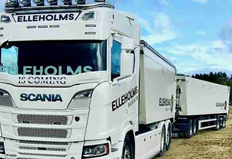 Bild på lastbil från Elleholms Maskin AB - en av Workifys nöjda kunder